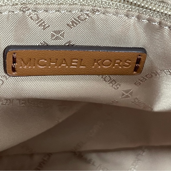 ⭐️HOST PICK MK LOGO STRIPE CROSSBODY DOME BAG - Picture 9 of 13